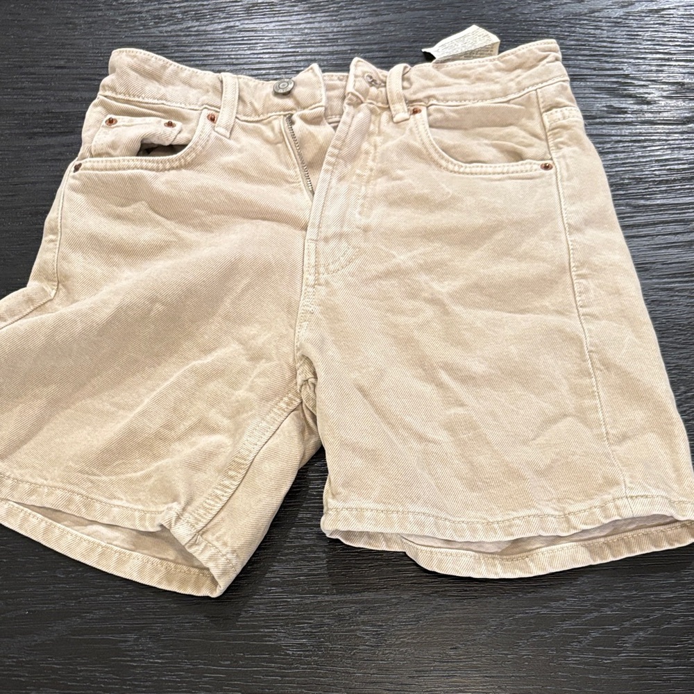 Zara Women's Cream Shorts